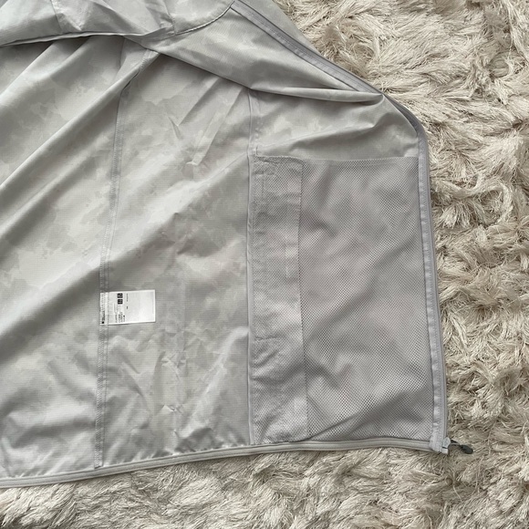 UNIQLO Men’s UV Protection Pocketable Parka US Size L Large New Without Tag - Picture 4 of 8